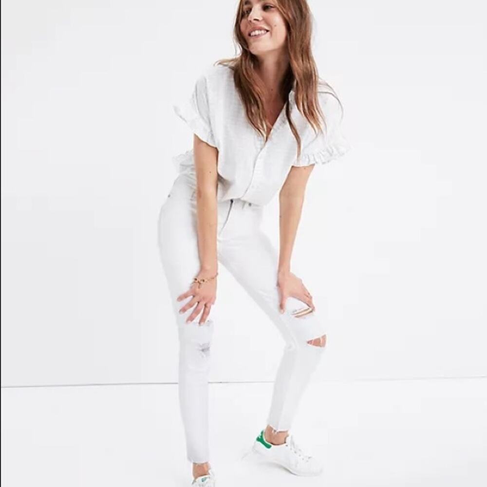 Madewell 9" High-Rise Skinny Crop Jeans in Pure White: Destructed Edition.‎